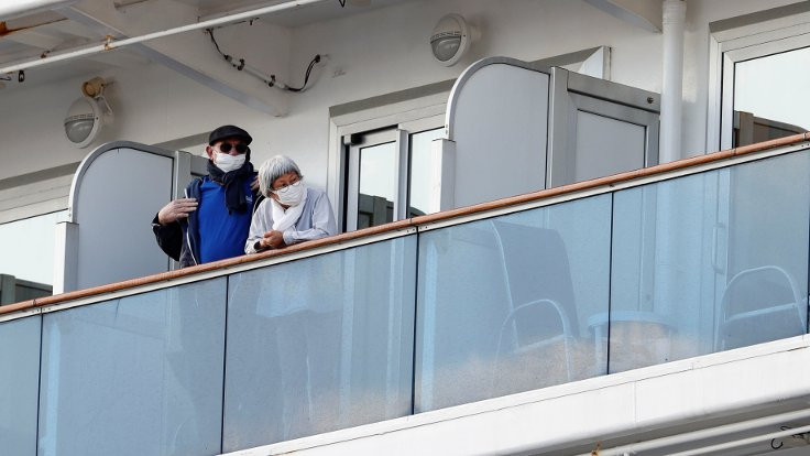 Japonya karantinalı gemideki korona virüsü hastası 61 kişiyi verilere dahil etmiyor