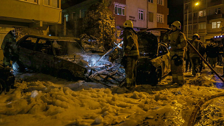 İstanbul'da 9 araç kundaklandı