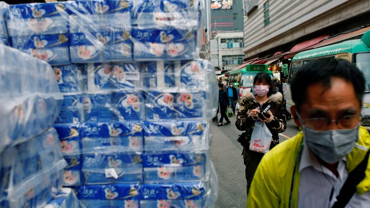 Hong Kong'da virüs korkusuyla 600 rulo tuvalet kağıdı çaldılar