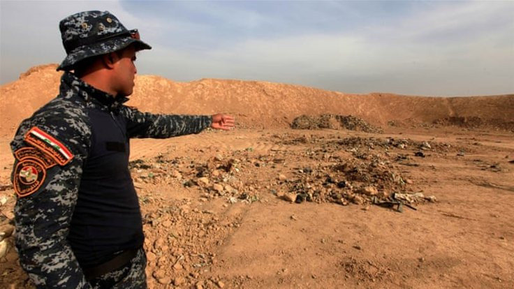 IŞİD vahşeti: 1000 kişinin toplu mezarı bulundu