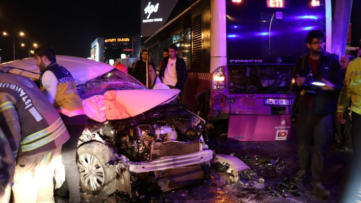 Ataşehir'de kaza: 2'si ağır 3 yaralı