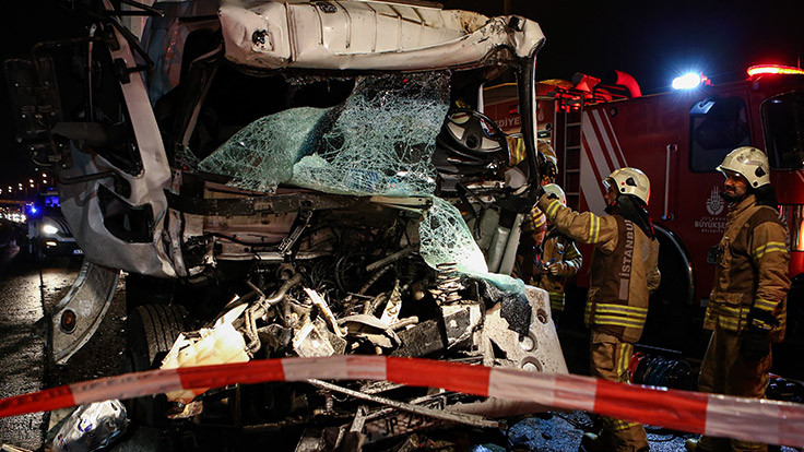 Başakşehir'de kamyon kazası