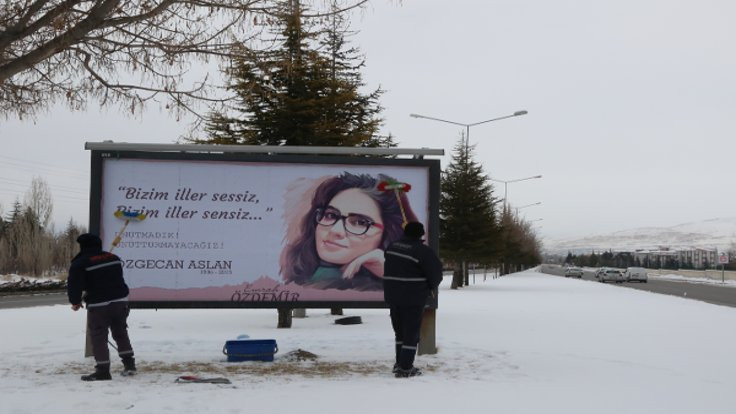 Niğde Belediyesi'nden 'Özgecan'ı unutmadık' afişleri