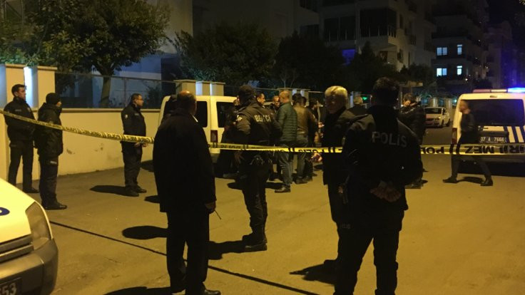 Antalya'da bekçi kimlik sorduğu kişiyi vurdu