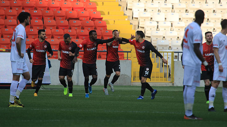 Lider Sivasspor Gaziantep'e 5-1 yenildi