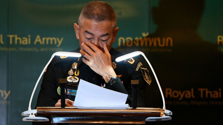 Tayland Genelkurmay Başkanı katliam için ağlayarak özür diledi