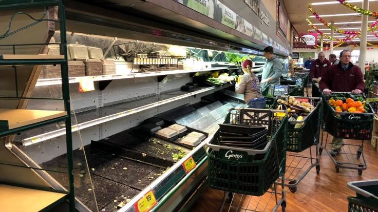 ABD'de bir kadın marketteki ürünlerin üzerine kasten öksürdü