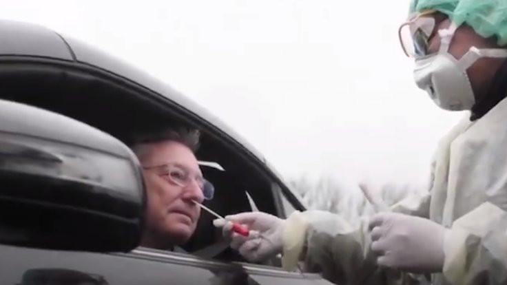 Almanya'da arabadan inmeden korona testi yapılıyor