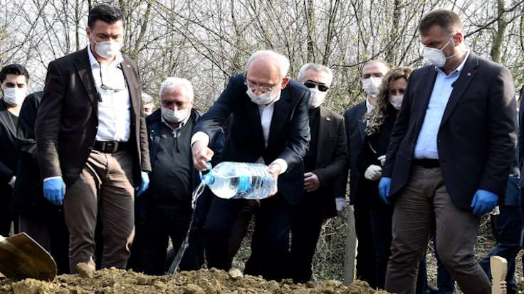 Kılıçdaroğlu, kardeşinin defin törenine katıldı