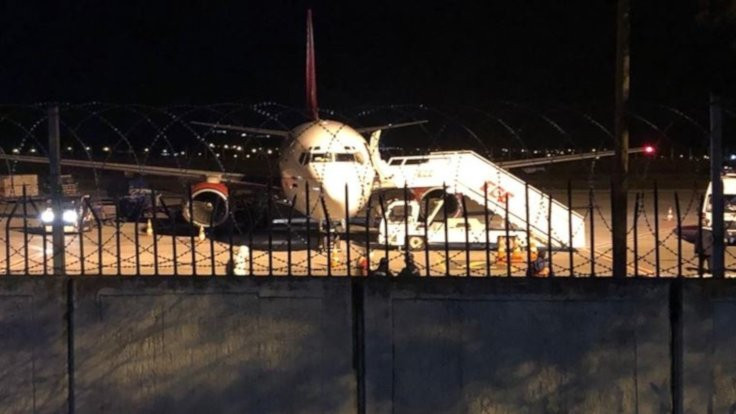 Uçak, Esenboğa'ya acil iniş yaptı
