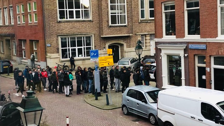 Hollanda'da 'coffee shop'lara korona önlemi