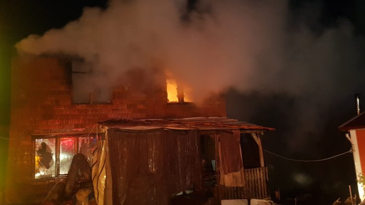 Sakarya'da yangın: Bir çocuk vefat etti