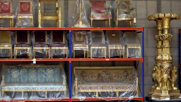 Fransa'da hastanelere destek için antika saray eşyaları satılacak