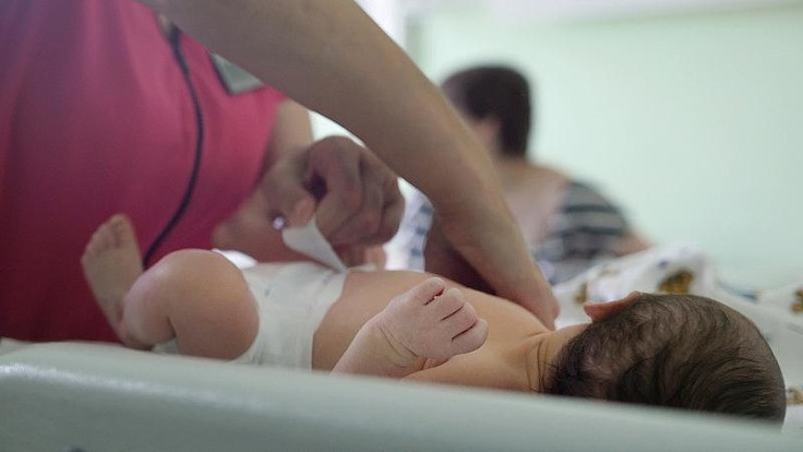 Romanya'da yeni doğan 10 bebeğe virüs bulaştı