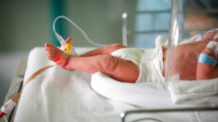 İran'da 800 gram doğan bebek virüsü yendi
