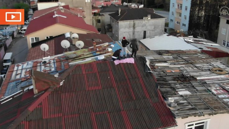 Çatıda oturanları polis drone'u indirdi