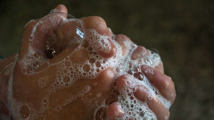 Kolonya mı daha etkili sabun mu?