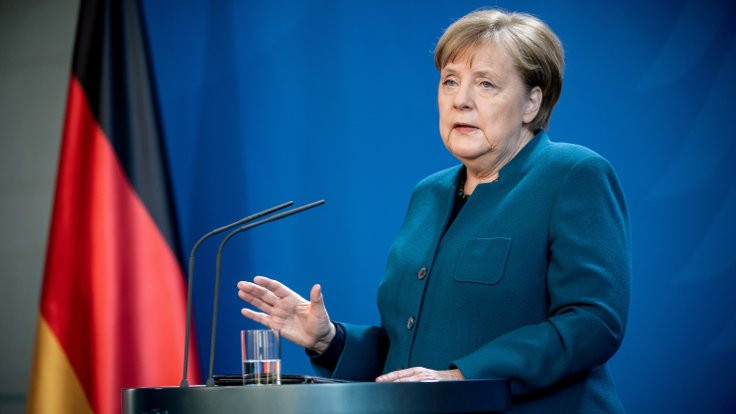 Merkel'in tepesi attı, tartışmaları 'orji'ye benzetti