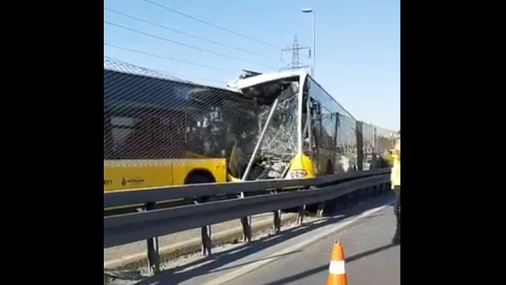 Avcılar'da metrobüs kazası: Dört yaralı