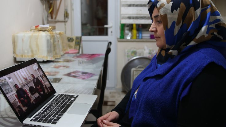 Vefat eden kadın için online mevlit okuttular