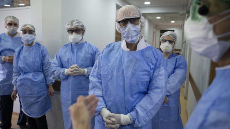 İzmir Tabip Odası: Sağlık çalışanlarına rutin test yapılmalı