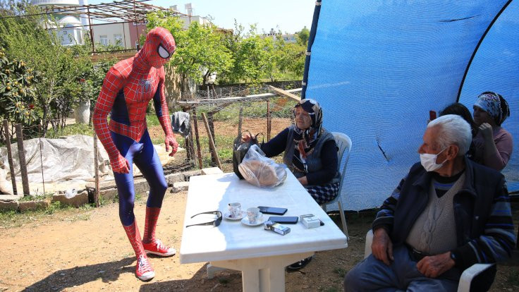 Antalyalı 'Örümcek Adam' koronada insanlara yardım ediyor - Sayfa 4