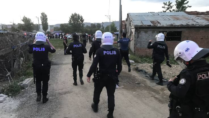 Bursa'da silahlı kavgaya müdahale eden polis öldü