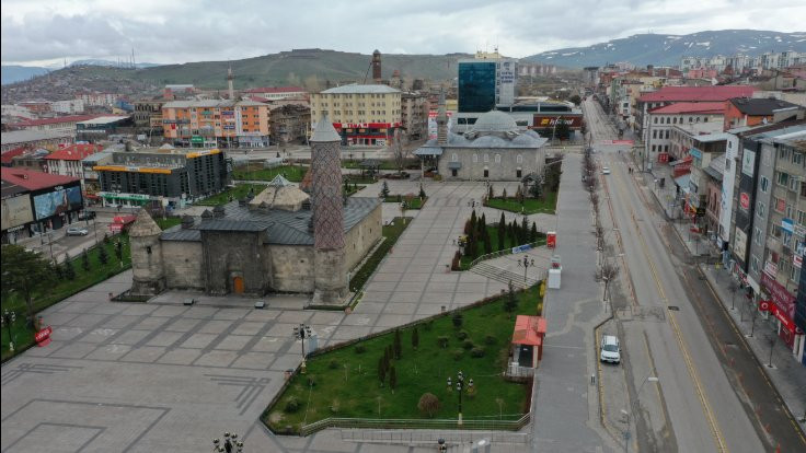 Erzurum'da bir bina ile altı ev karantinada