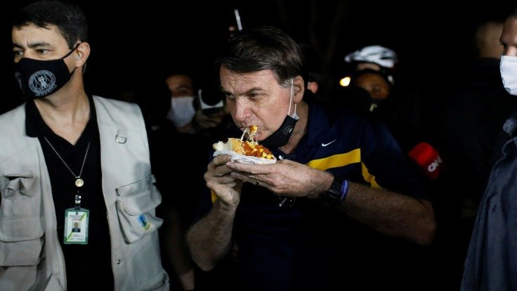 Sosisli yemeye çıkan Bolsonaro’ya 'katil' protestosu