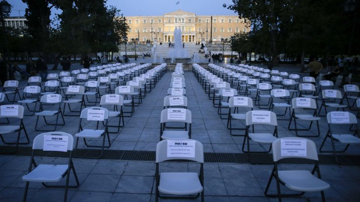 Yunanistan'da 'boş sandalye' protestosu
