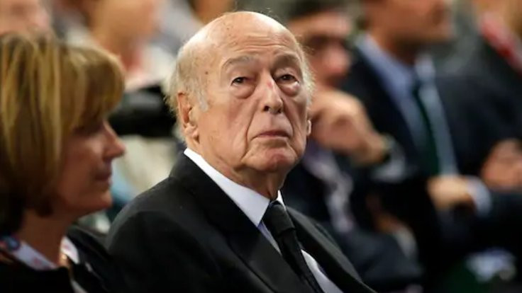 Giscard d'Estaing'e cinsel taciz suçlaması