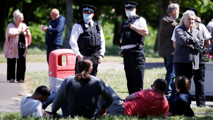 İngiltere polisi: Kuralları çiğneyenler başbakan danışmanını örnek gösteriyor