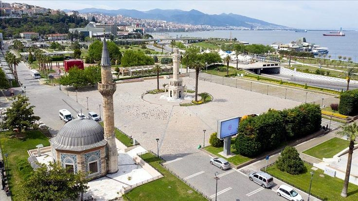 İzmir'de bazı camilerde 'Yuh Yuh' çalındı