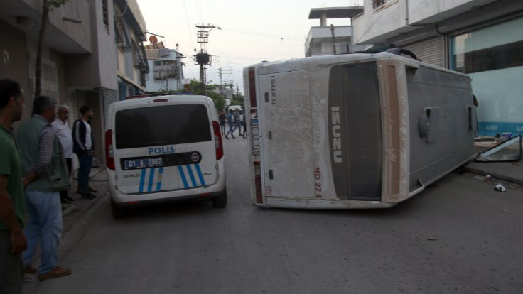 Adana'da işçi servisleri kaza yaptı: 12 yaralı