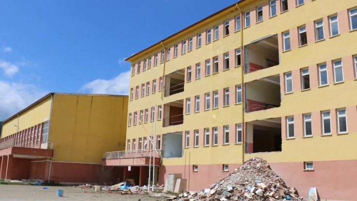 Okul inşaatında iş kazası