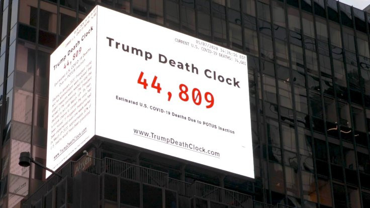 Meydana 'Trump Ölüm Sayacı' panosu