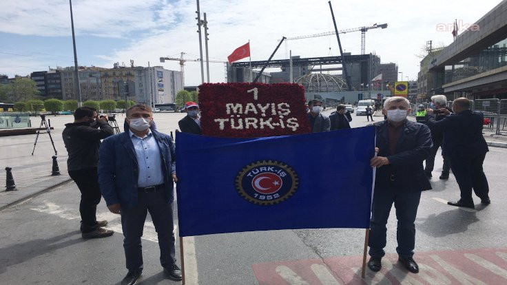 Türk-İş Taksim'de çelenk bıraktı