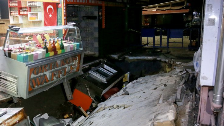 Ortaköy'de yol çöktü: 1 yaralı