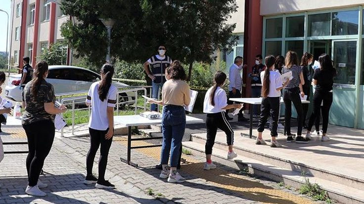 Adana'da öğretmenlerin koronalı öğrenci itirazı