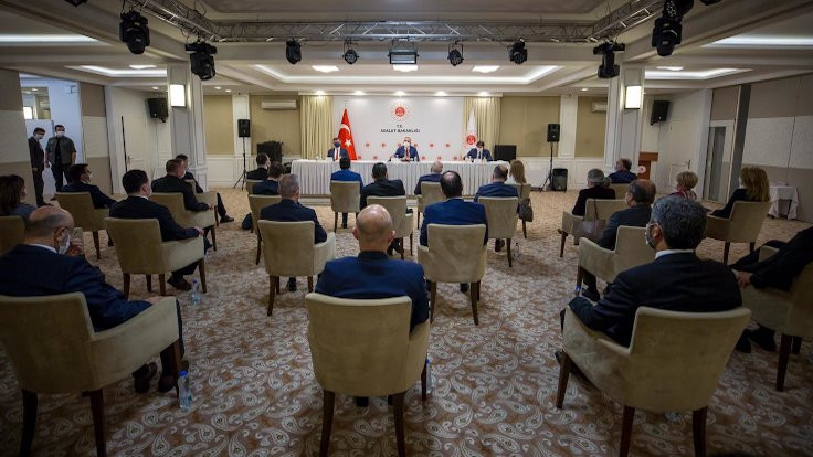 Adalet Bakanı Gül baro başkanlarını dinledi