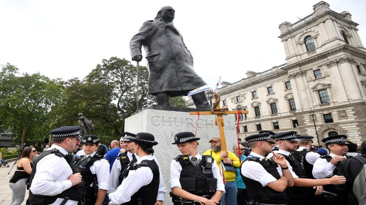 Churchill, ırkçılık karşıtlarından 'korunuyor'