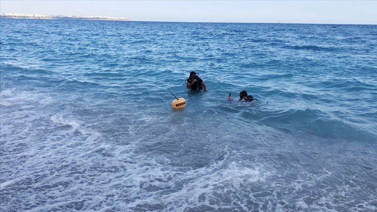 Denizde çırpınan oğlunu kurtaran anne boğuldu