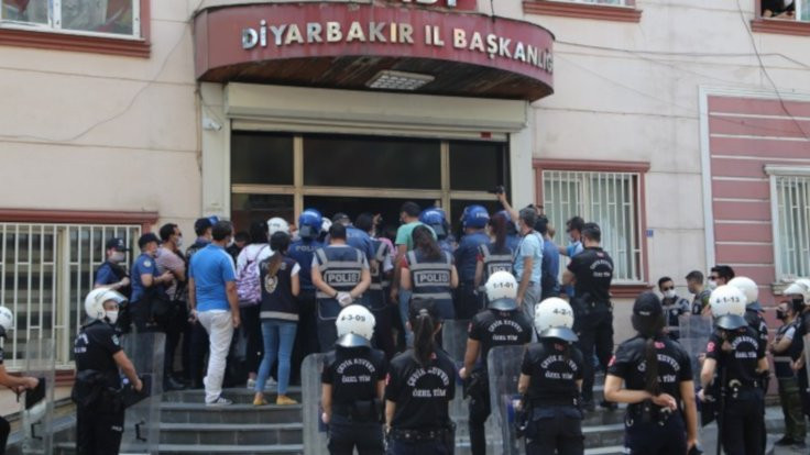 Diyarbakır'da abluka altında açıklama