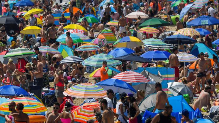 İngiltere’de plajlar doldu taştı: Belediye ‘acil durum’ ilan etti