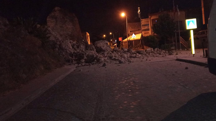 İstanbul'da surların bir bölümü yıkıldı
