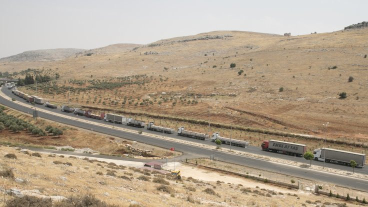 Hatay'dan Suriye'ye 3 kilometrelik TIR kuyruğu