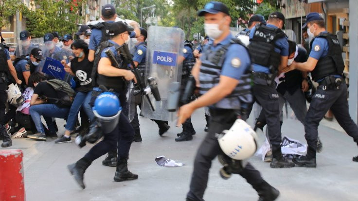 Ankara'da Suruç anmasına polis saldırısı: Fotoğrafları parçaladılar