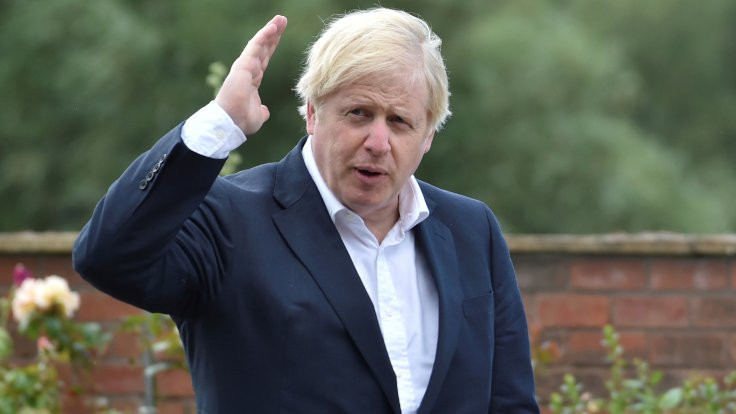 Johnson'dan geri adım: İngiltere'de tedbirler 15 Ağustos'a kadar gevşetilmeyecek