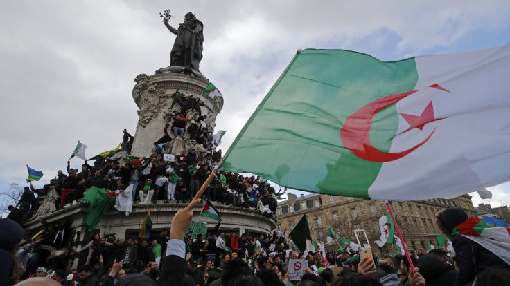 Cezayir'de eski başbakanlara dördüncü hapis cezası