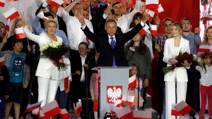 Polonya'da muhafazakâr iktidar değişmedi, cumhurbaşkanlığı seçimini Duda kazandı